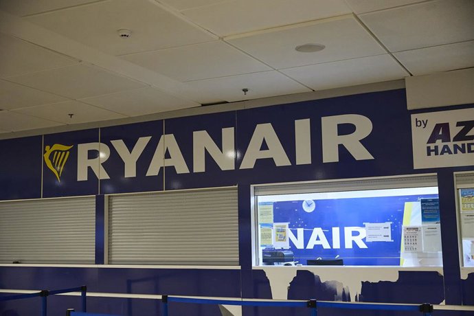 Puestos de la compañía Ryanair en el Aeropuerto Adolfo Suárez Madrid-Barajas, a 23 de agosto de 2025, Madrid (España). UGT convocó una huelga en Azul Handling, la compañía de operaciones en tierra de Ryanair, desde el pasado 15 de agosto hasta final de añ