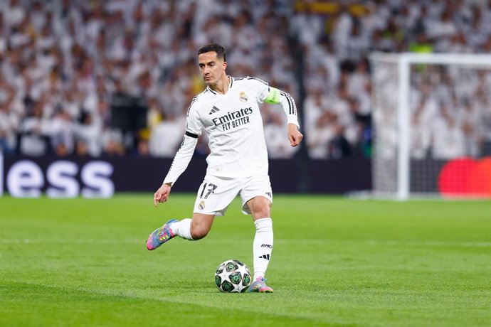 Archivo - Lucas Vázquez, do Real Madrid, em ação durante a partida de segunda mão das quartas de final da UEFA Champions League 2024/25 entre Real Madrid C.F. e Arsenal FC no estádio Santiago Bernabeu em 16 de abril de 2025, em Madri, Espanha.