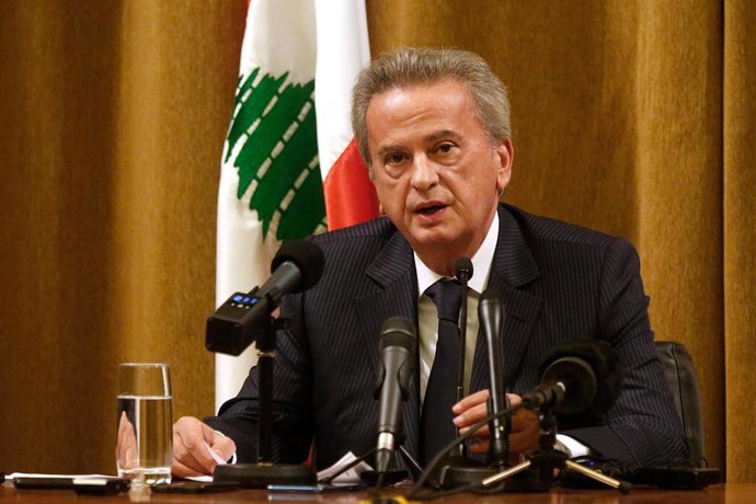 Archivo - FILED - 11 November 2019, Lebanon, Beirut: Riad Salame, Governor of the Central Bank of Lebanon, speaks during a press conference at the headquarters of the Central Bank of Lebanon. Salameh, who has been in the post since 1993, is set to end his