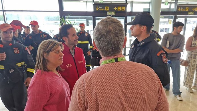 Gimena Llamedo, a la izquierda