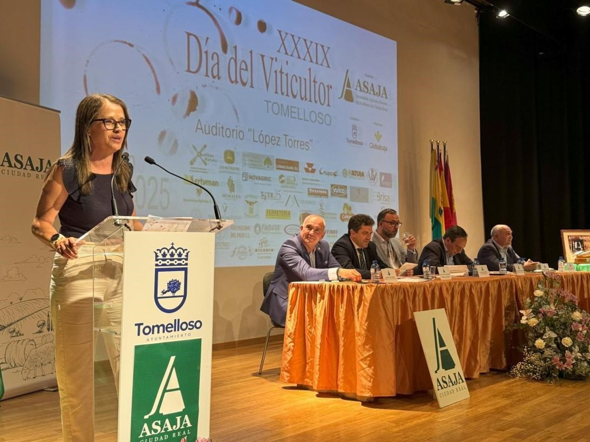 Asaja premia a la UCLM con el  Venencia, Ciudad de Tomelloso  en el XXXIX Día del Viticultor