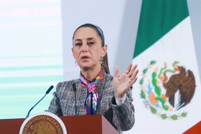 Archivo - Arquivo - 21 de fevereiro de 2025, Cidade do México, Cdmx, México: A Presidente do México, Claudia Sheinbaum, falando durante uma coletiva de imprensa sobre os resultados da arrecadação de impostos, o Dia Internacional da Língua Materna e o Gabi