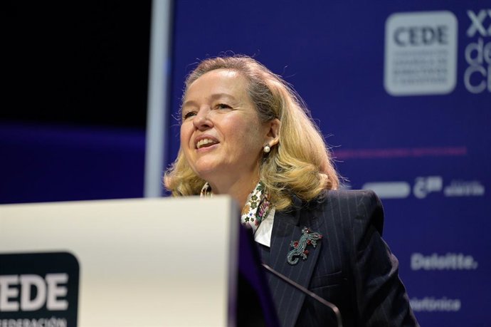 Archivo - La presidenta del Banco Europeo de Inversiones (BEI), Nadia Calviño, interviene durante el XXIII Congreso de Directivos CEDE, en el PALEXCO, a 28 de noviembre de 2024, en A Coruña, Galicia (España). Este año bajo el lema 'Liderazgo en tiempos de