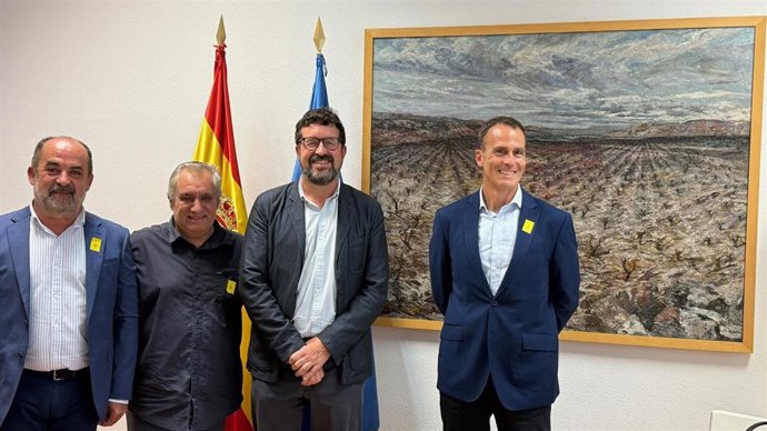 Los pilotos exigen la convocatoria de una reunión público-privada para abordar la precariedad del sector.