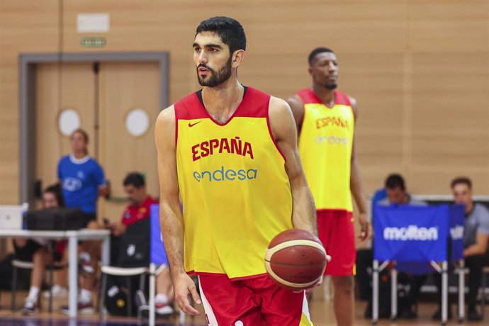 Santi Aldama durante un entrenamiento de la selección española para el Eurobasket 2025