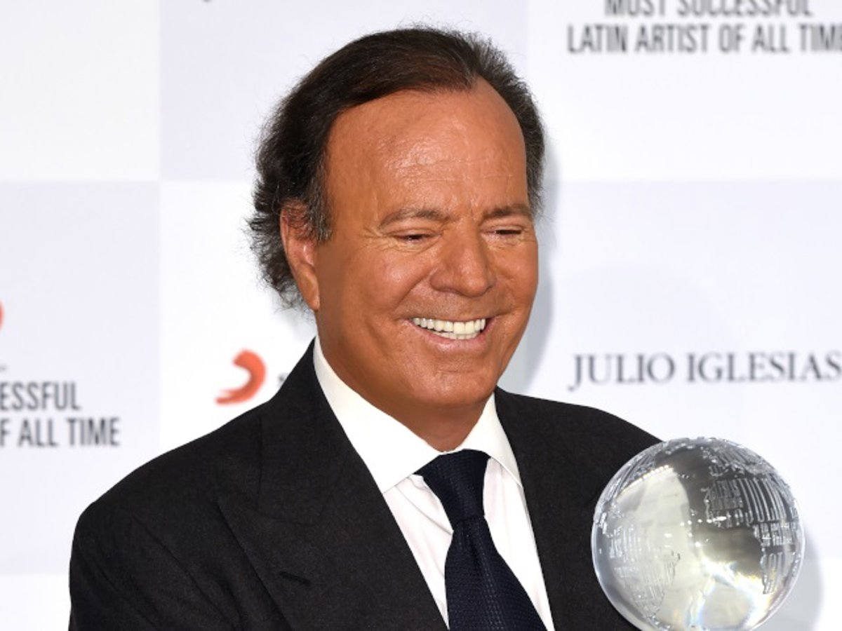 Julio Iglesias despide a su gran amigo Manuel de la Calva con unas emotivas palabras