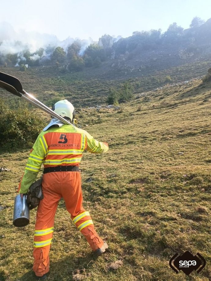 Un operario de Bomberos de Asturias