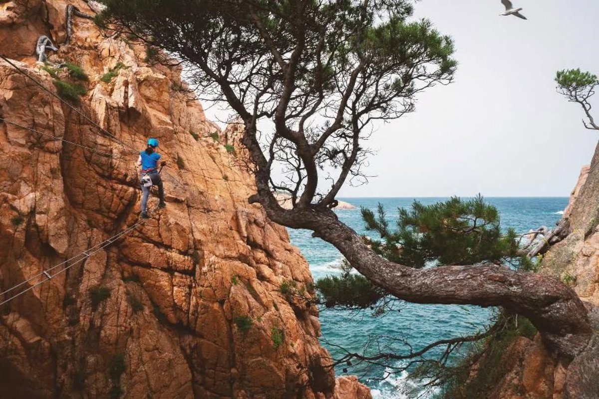 Turismo outdoor en España: palanca para la desestacionalización, la economía local y el empleo estable