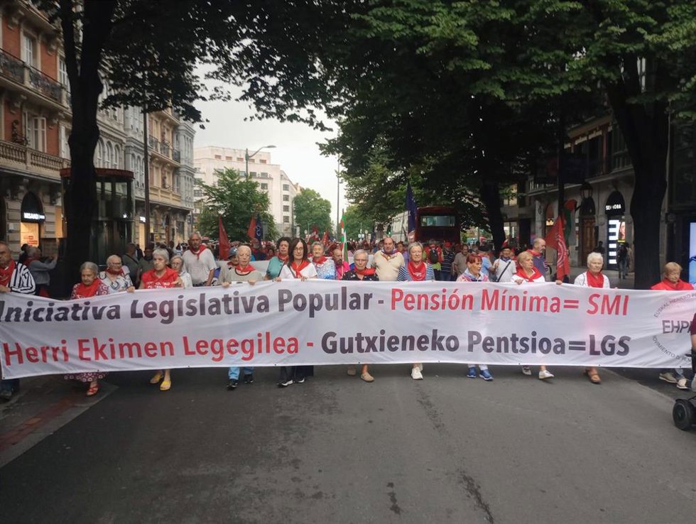 Manifestación de pensionistas en Bilbao por la ILP que complemente sus pensiones hasta SMI