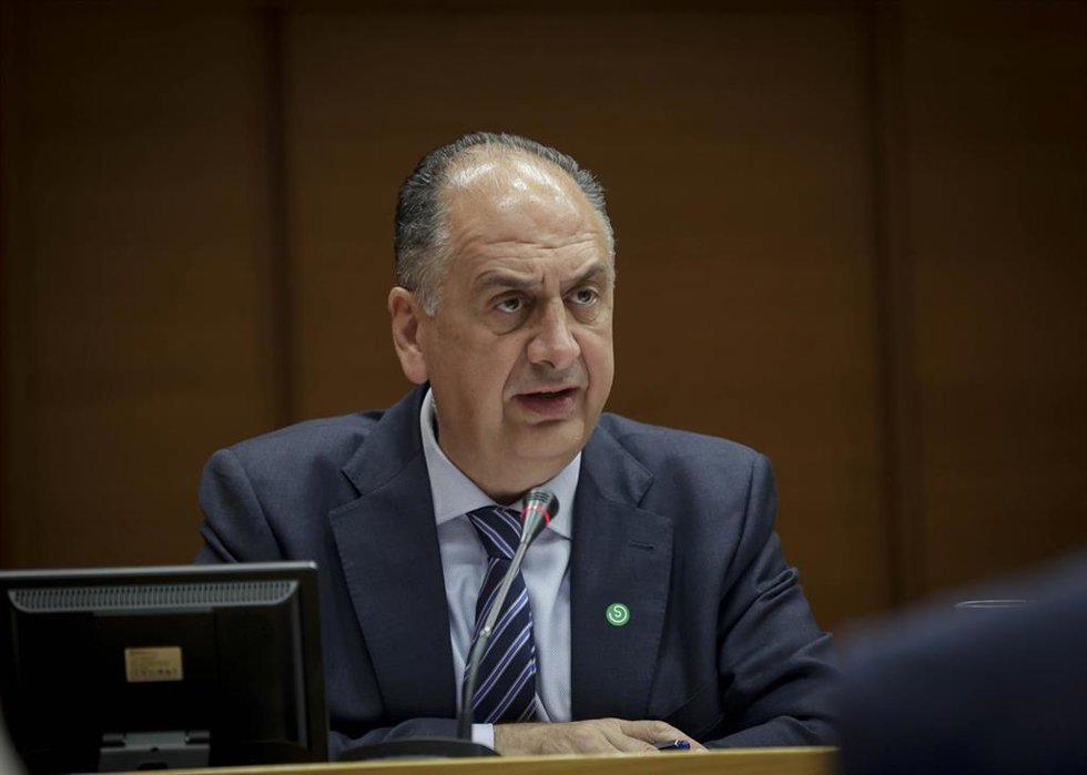 Archivo - El conseller de Emergencias e Interior, Juan Carlos Valderrama, comparece en la comisión de Justicia, Gobernación y Administración Local de Les Corts