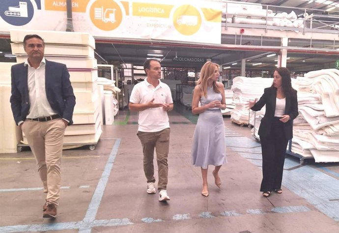 La consejera de Empresa, Empleo y Economía Social, Marisa López Aragón, visita una empresa beneficiaria de la líneas de ayudas impulsadas por el Info, Cheque Internacionalización