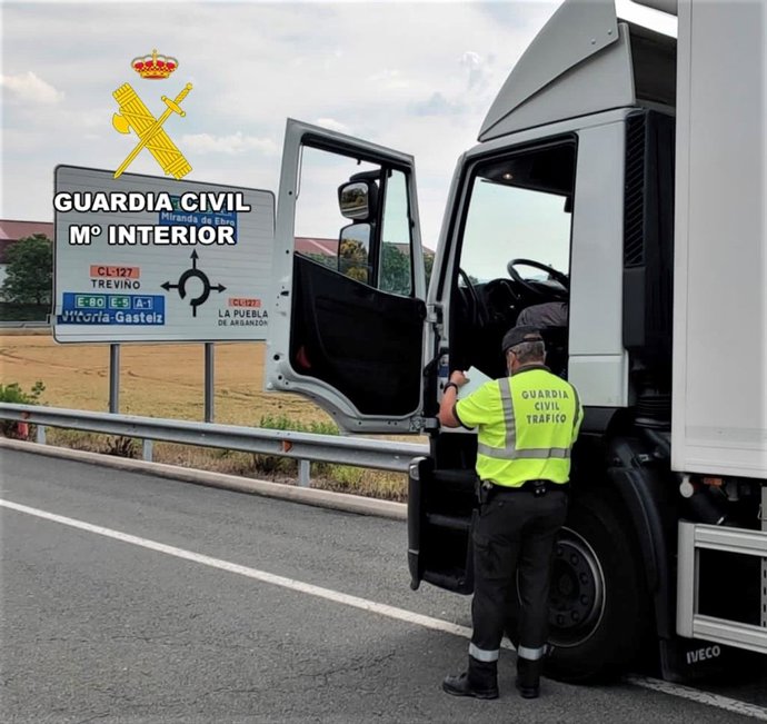 Detenido en Burgos un camionero tras ser sorprendido cuando conducía sin puntos en el carné.
