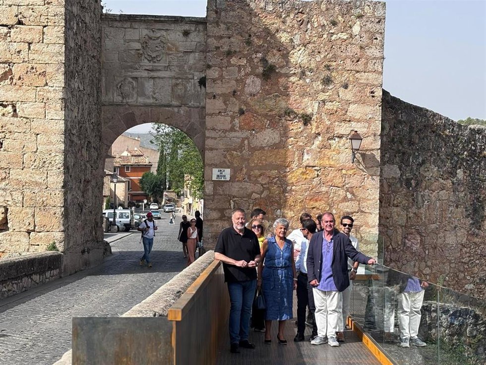 Abierta al paso de viandantes la nueva pasarela del Arco de Bezudo de Cuenca.