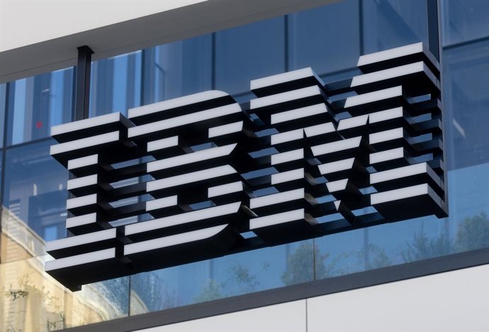 Archivo - Arquivo - Fachada do IBM Innovation Studio, 4 de dezembro de 2024, em Madri, Espanha.