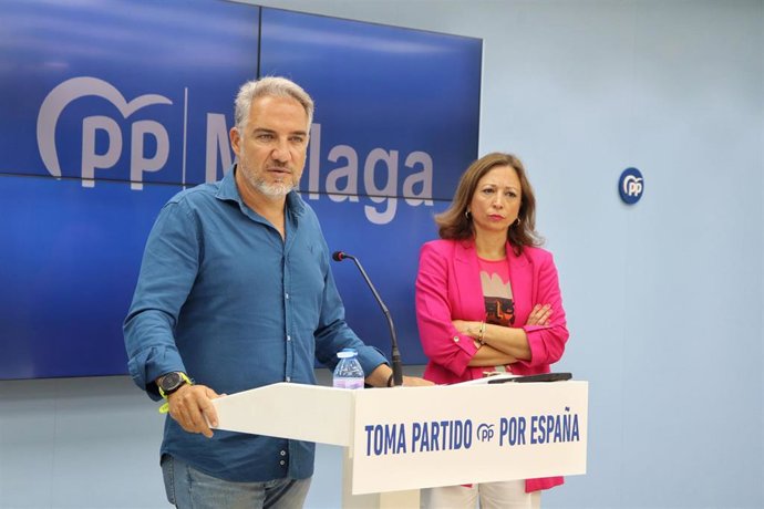 El vicesecretario de Política Autonómica, Municipal y Análisis Electoral del PP, Elías Bendodo, en rueda de prensa