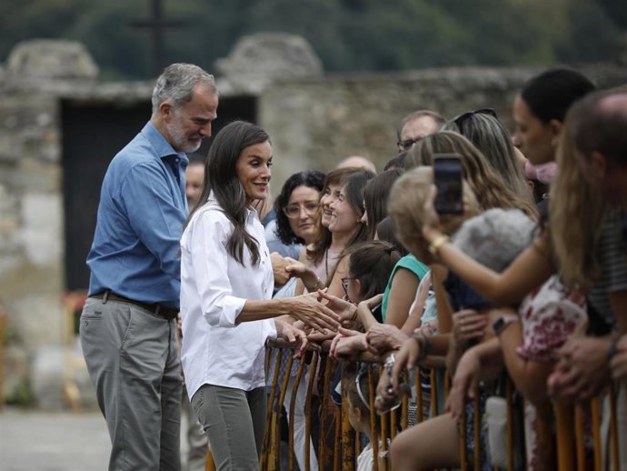 Los Reyes durante su visita al Parque natural Lago de Sanabria y sierras Segundera y de Porto este miércoles