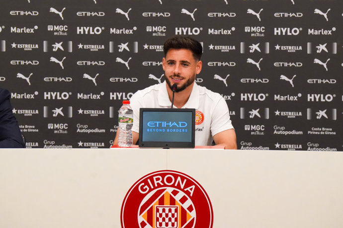 Alex Moreno durante su presentación como nuevo jugador del Girona FC
