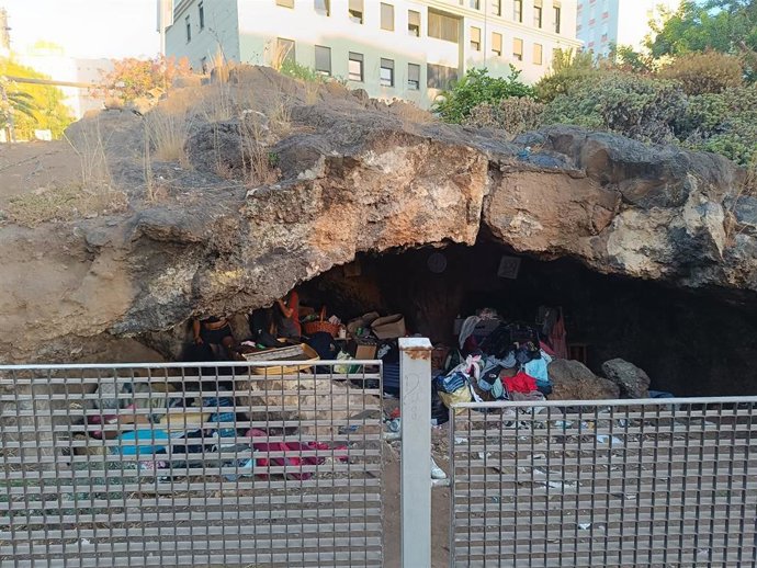 Cueva desalojada en Santa Cruz de Tenerife y ocupada por tres personas