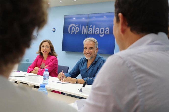 La presidenta del PP de Málaga, Patricia Navarro, y el diputado en el Congreso por Málaga, Elías Bendodo.