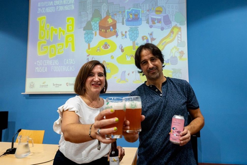 La consejera municipal de Cultura, del Ayuntamiento de Zaragoza, Sara Fernández, presenta la XII edición de Birragoza
