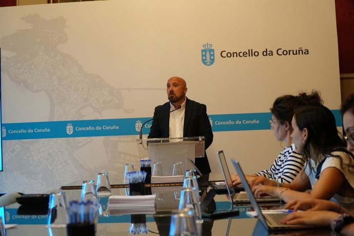 El concejal de Hacienda y portavoz del Gobierno local, José Manuel Lage, en rueda de prensa