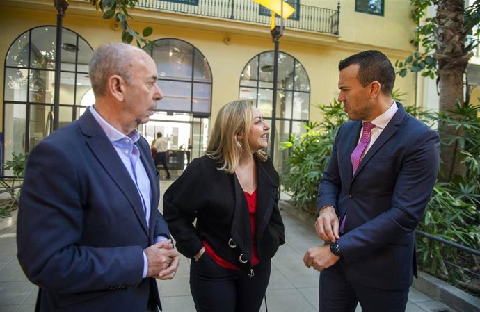 El presidente de la Diputació de València, Vicent Mompó, la vicepresidenta primera y presidenta de Egevasa, Natàlia Enguix, y Paco Comes, diputado de Ciclo Integral del Agua.