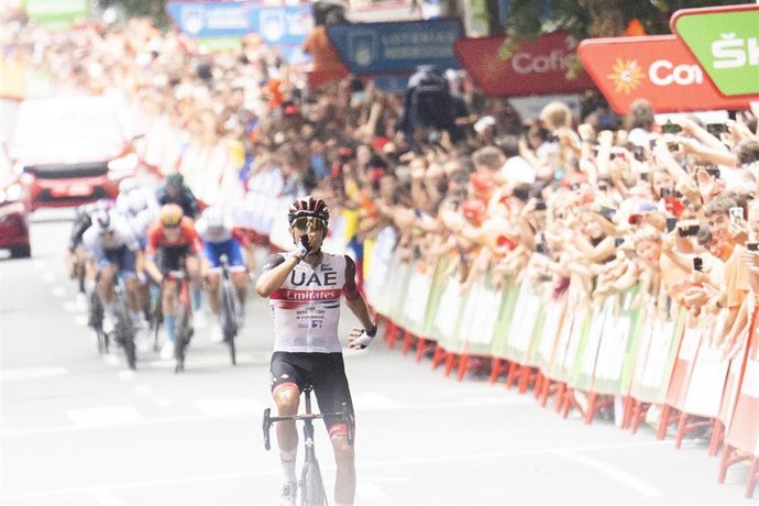 Archivo - Llegada a la meta de la quinta etapa de La Vuelta 2022, a 24 de agosto de 2022, en Bilbao, Bizkaia