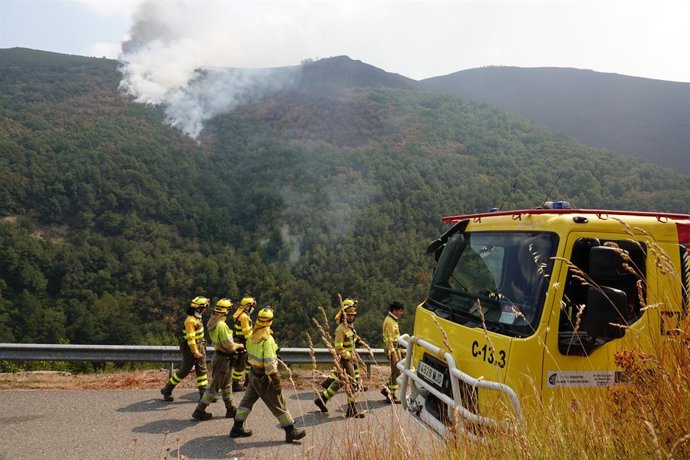 Cuatro incendios activos, tres estabilizados y ocho controlados en Asturias