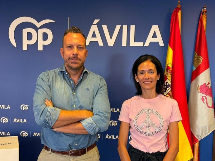 Los diputados Héctor Palencia y Patricia Rodríguez, este miércoles en Ávila, en rueda de prensa para tratar asuntos de actualidad