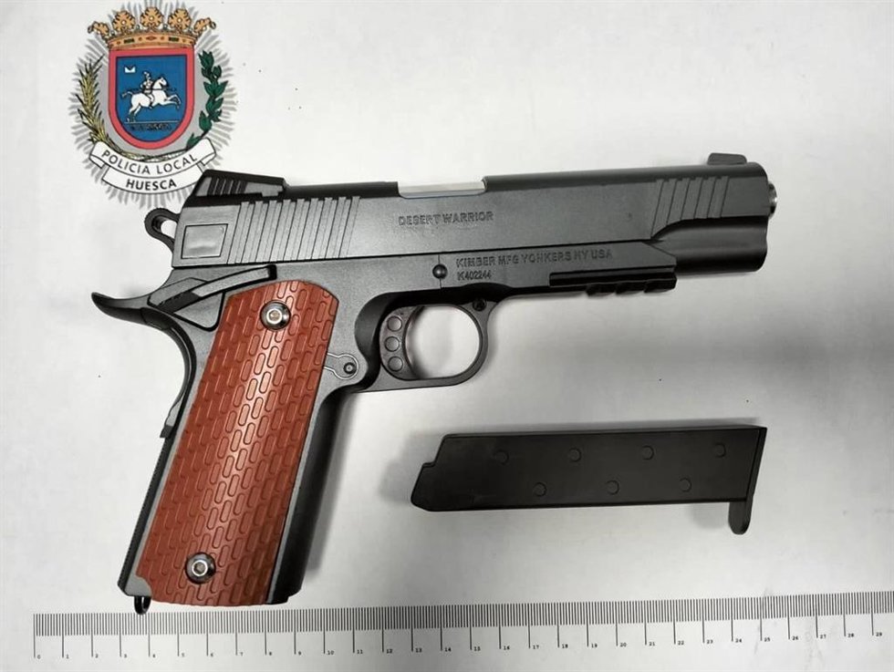 La Policía Local de Huesca incauta un arma de aire comprimido portada de forma negligente en la vía pública