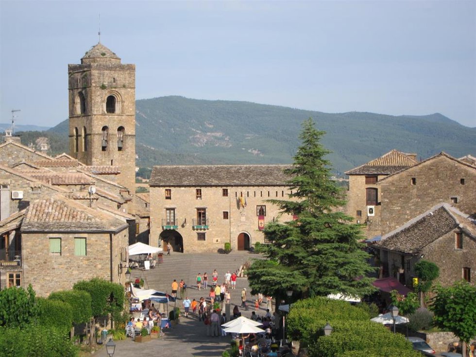 Archivo - Casco historico de Aínsa (Huesca).