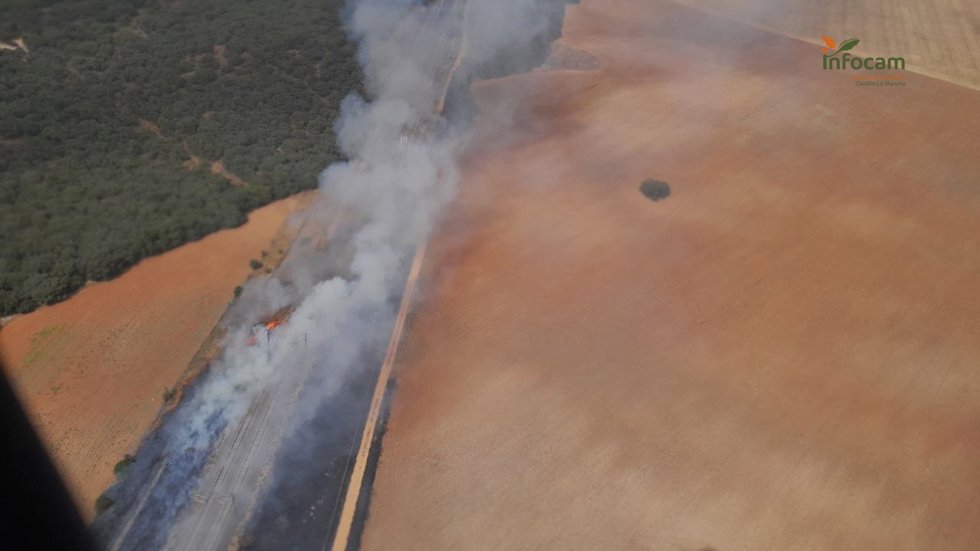 Incendio en Yebes (Guadalajara) que ha obligado a cortar la circulación del AVE