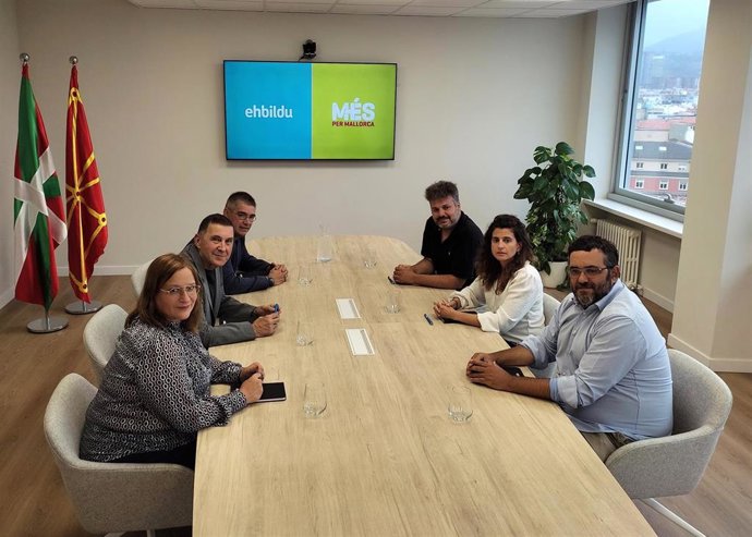 Reunión de EH Bildu y Més per Mallorca en Bilbao