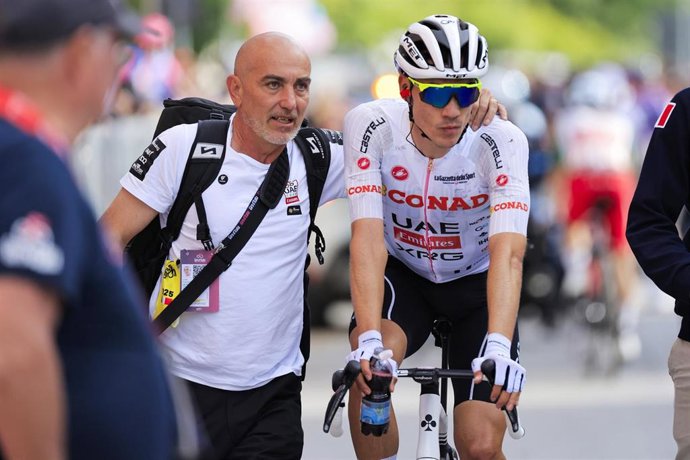 Archivo - Juan AYUSO, UAE Team Emirates - XRG, during the Giro d'Italia 2025, Tour of Italy, Stage 8, Giulianova - Castelraimondo (197 Km) on 17 May 2025 in Castelraimondo, Italy - Photo Stefano Cavasino / DPPI