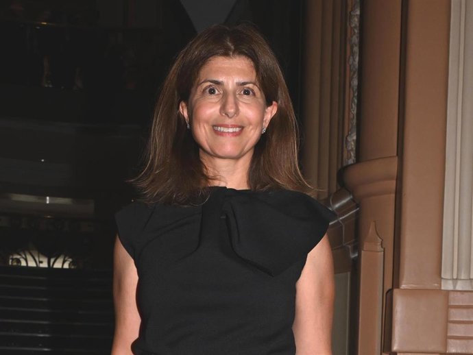 Victoria de la Calva atiende a los periodistas en la capilla ardiente por Manuel de la Calva situada en la SGAE, a 27 de agosto de 2025, en Madrid (España).