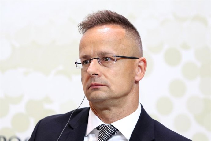Archivo - 19 de junho de 2025, São Petersburgo, Rússia: Peter Szijjarto, Ministro das Relações Exteriores e do Comércio da Hungria, visto durante a sessão O mercado global de energia: Buscando um equilíbrio entre os interesses do produtor e do consumidor 