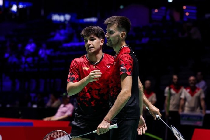 Carlos Piris y Rubén García, durante el Campeonato del Mundo de bádminton 2025.