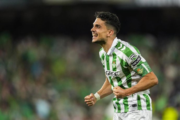 Archivo - Marc Bartra, en un partido con el Betis.
