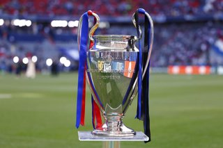Archivo - Detail of the trophy during of the UEFA Champions League Final 2025 between Paris Saint-Germain and FC Internazionale Milano at Munich Football Arena on May 31, 2025 in Munich, Germany.