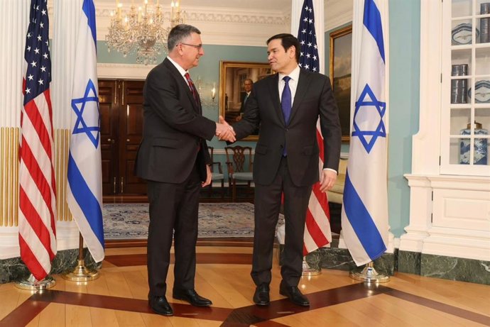 Os chefes da diplomacia israelense e americana, Gideon Saar e Marco Rubio, respectivamente.