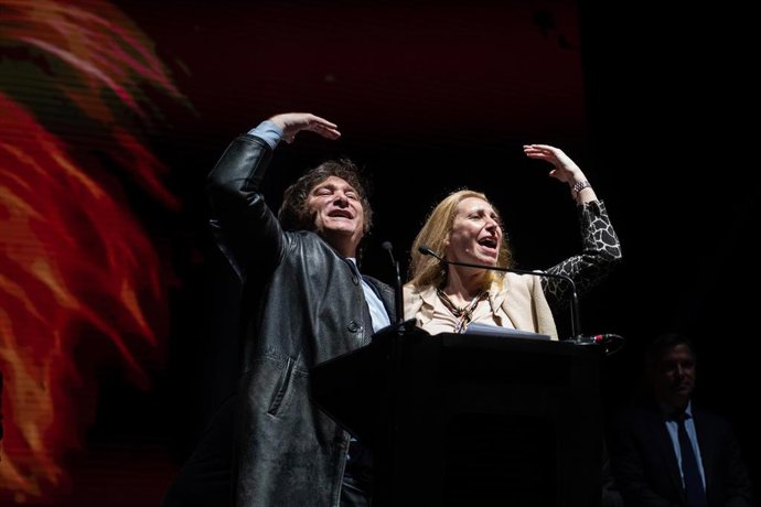 Archivo - El presidente de Argentina,  Javier Milei, junto a su hermana y asesora, Karina Milei