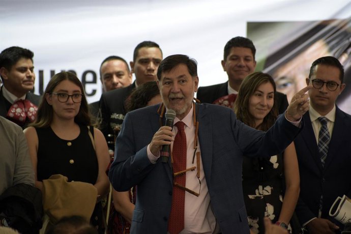 O presidente do Senado mexicano, Gerardo Fernandez Noroña, fala durante a apresentação de seu relatório de atividades na Antigua Casona de Xicotíncatl, em 14 de agosto de 2025, na Cidade do México, México.