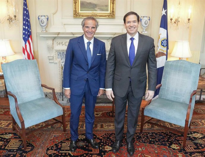 El secretario de Estado, Marco Rubio, junto al director del OIEA, Rafael Grossi