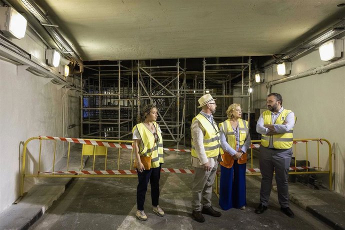 Archivo - Trabajos en el túnel bajo la plaza Mayor.
