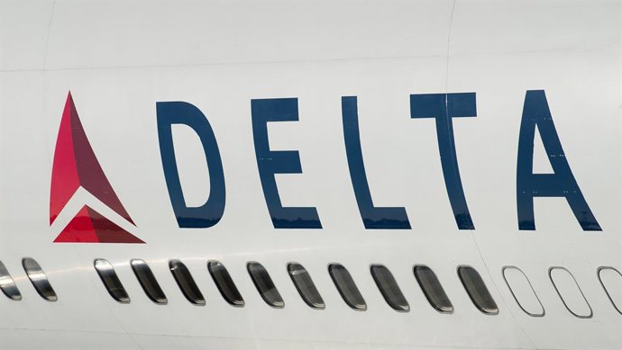 Archivo - FILED - 12 September 2018, Frankfurt/Main: The Delta logo is pictured on a passenger aircraft of the Delta Air Lines, as the aircraft stands on the apron of Frankfurt airport. Delta Airlines will suspend all US to China flights starting on Febru