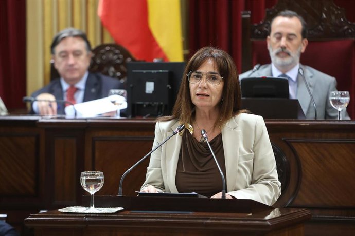 Archivo - La portavoz de Vox en el Parlament, Manuela Cañadas.