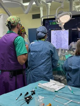 Cirujanos del Hospital de Mérida durante una intervención para implantar el dispositivo Impella.