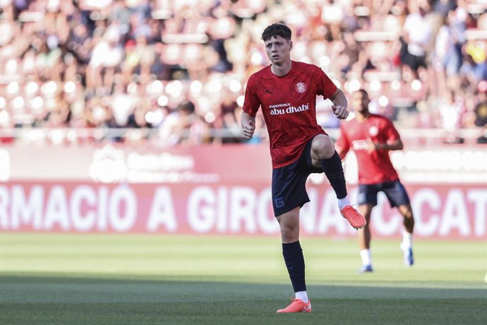 Ladislav Krejci of Girona FC warms up during the 48th Costa Brava Trophy, football match played between Girona FC and Wolverhampton Wanderes at Estadio de Montilivi on August 03, 2025 in Girona, Spain.