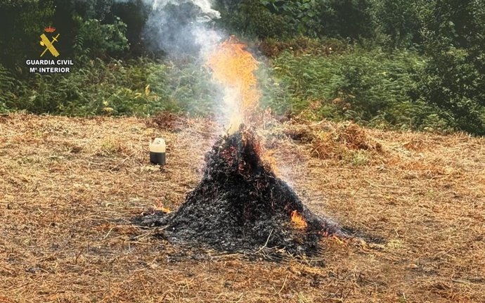 Denunciado un vecino de Cee por hacer una quema agrícola no autorizada.