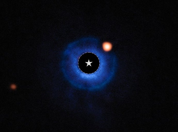 Una imagen en el infrarrojo medio del disco de escombros de TWA 7 y del planeta candidato.